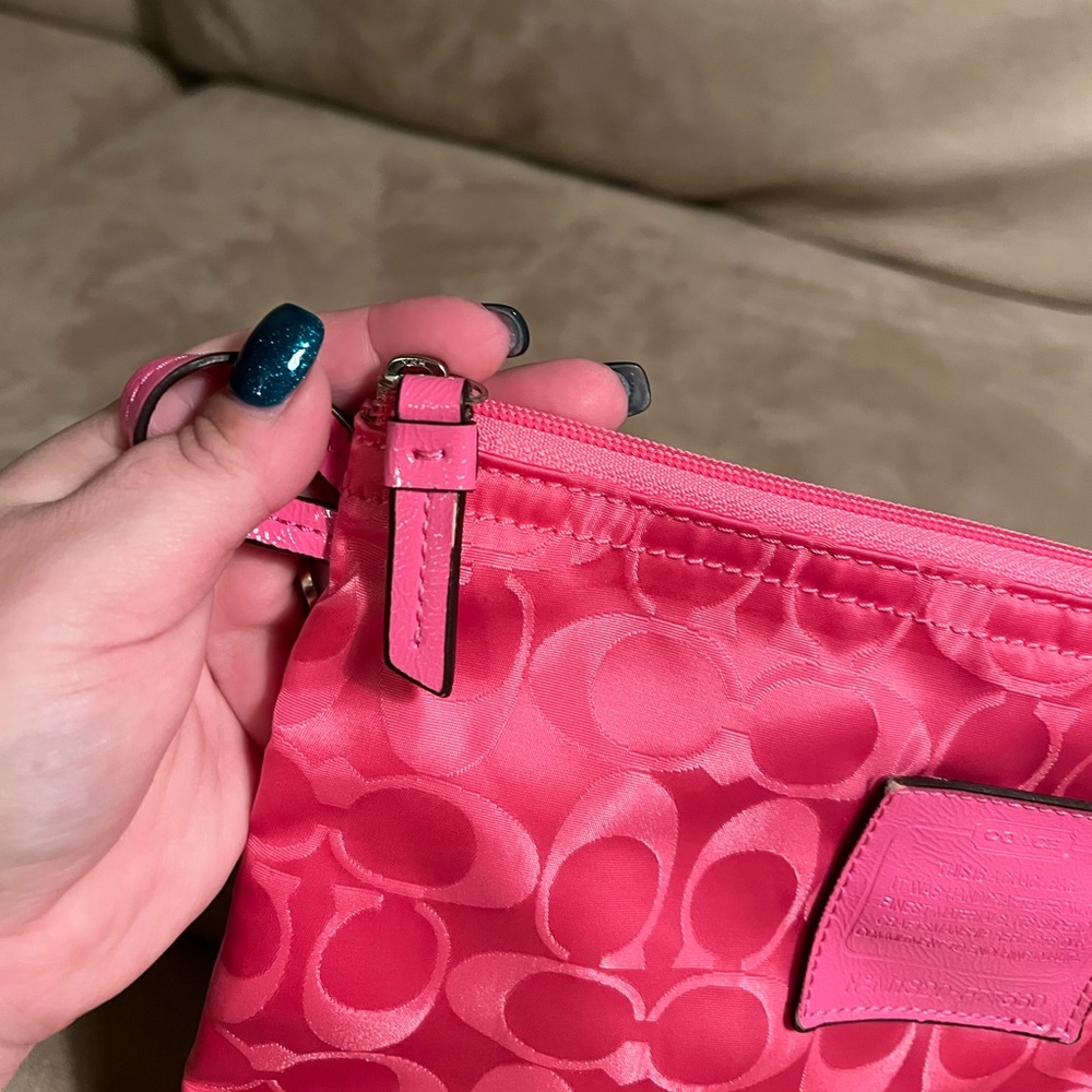 Brand new Coach pink bigger bag - Picture 7 of 9